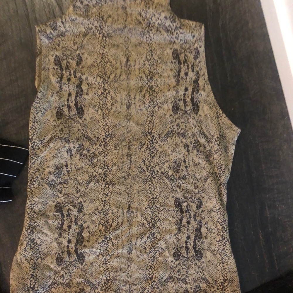 Snakeskin sleeveless turtleneck women’s medium